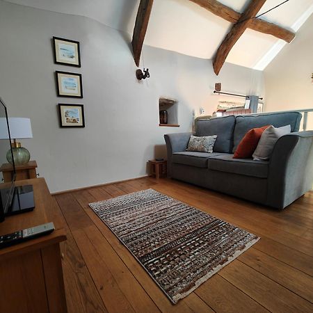 Ty Gwennol Near Gilfach Goch Apartment คลันเบดเดอ ภายนอก รูปภาพ